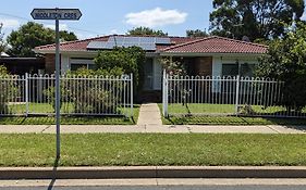 Bidwill Gardens - 2 Rooms A Private Room With A King-Size Bed Or Open Lounge Room Floor Mattress Shared Bathroom Free Kitchen Essentials Free Laundry Facilities Fast Nbn Wifi Hdtv Netflix, Youtube, Kayo Meal And Transport Service Available